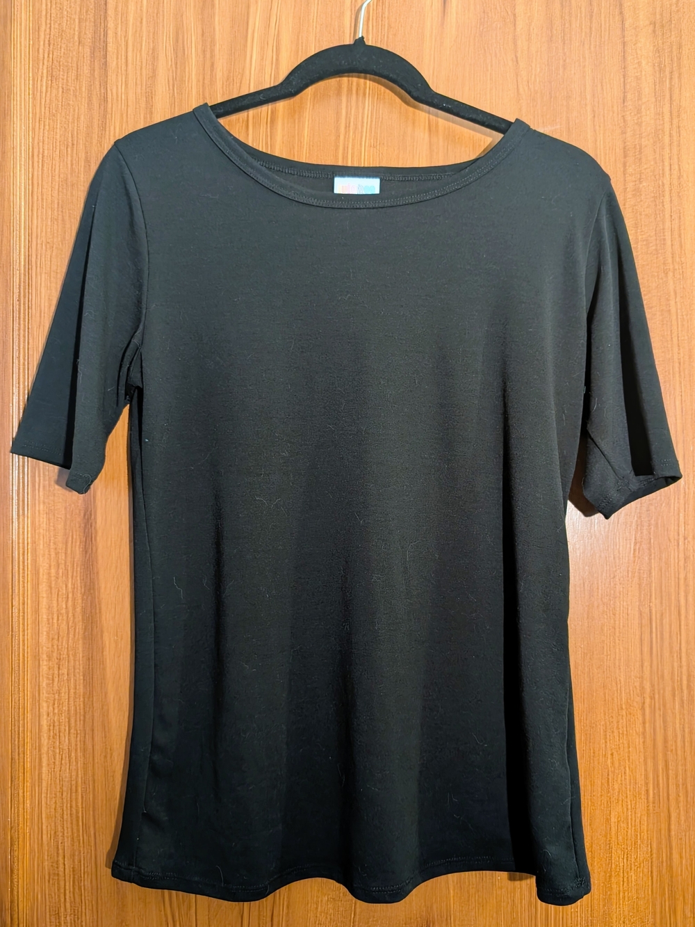 LuLaRoe Gigi Womens Sz Med Solid Black Round Neck Knit Short Sleeve 3/4 Tee EUC